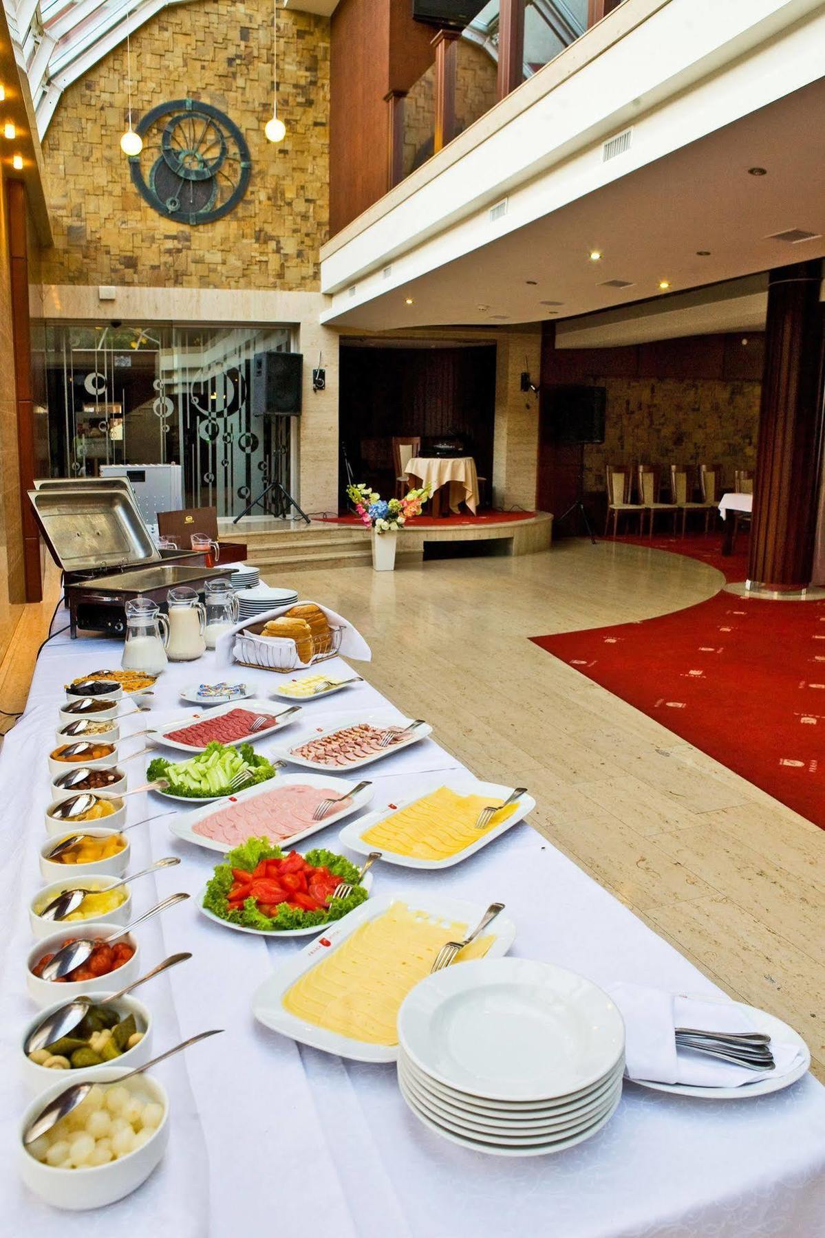 Praha Park Hotel Ujgorod Dış mekan fotoğraf